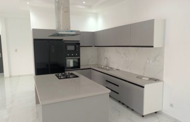 NGUERIGNE : Villa neuve contemporaine de 3 chambres avec piscine à vendre
