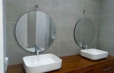 NGUERIGNE : Villa neuve contemporaine de 3 chambres avec piscine à vendre