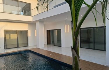 NGUERIGNE : Villa neuve contemporaine de 3 chambres avec piscine à vendre