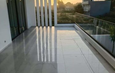 NGUERIGNE : Villa neuve contemporaine de 3 chambres avec piscine à vendre