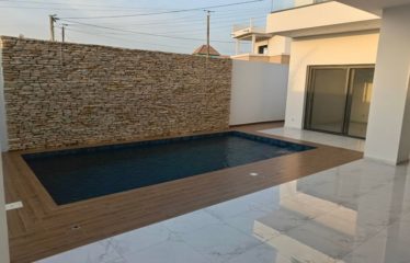 NGUERIGNE : Villa neuve contemporaine de 3 chambres avec piscine à vendre