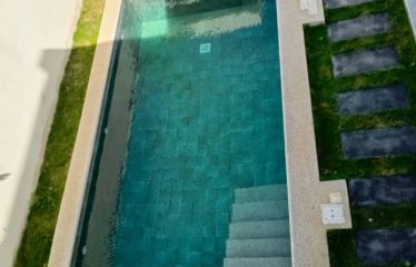 NGAPAROU : Belle villa neuve contemporaine de 4 chambres avec piscine à vendre