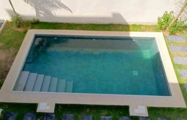 NGAPAROU : Belle villa neuve contemporaine de 4 chambres avec piscine à vendre