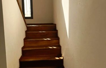 NGAPAROU : Belle villa neuve contemporaine de 4 chambres avec piscine à vendre