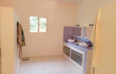 WARANG : Villa à vendre proche de la mer
