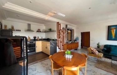 DAKAR POINT-E : Bel appartement meublé à louer au 3ème étage à Baobab