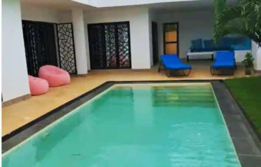 SOMONE : Villa r+1 contemporaine 3 chambres avec piscine à vendre