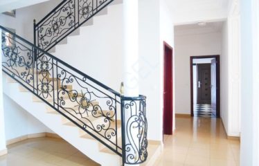 DAKAR NGOR : Très belle villa au Virage Pied dans l’eau avec piscine et vue sur mer