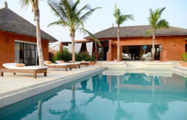 NGAPAROU : Magnifique propriété avec piscine en résidence à vendre