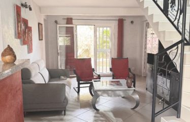 SALY : Belle villa en résidence pied dans l’eau – titre foncier