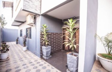 SALY : Villa 5 chambres avec piscine en Titre Foncier à vendre