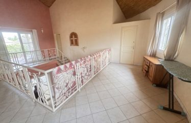 SALY : Villa pied dans l’eau à vendre en résidence