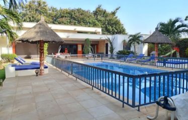 NGUÉRIGNE : Villa de 4 chambres plus 2 studios indépendants avec piscine à louer