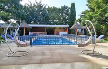 NGUÉRIGNE : Villa de 4 chambres plus 2 studios indépendants avec piscine à louer