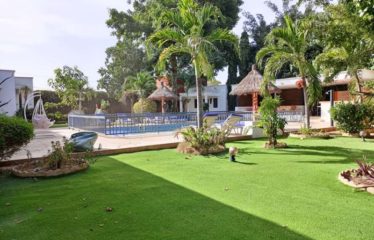 NGUÉRIGNE : Villa de 4 chambres plus 2 studios indépendants avec piscine à louer