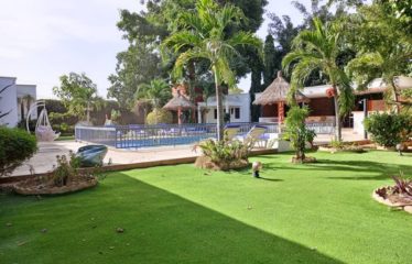 NGUÉRIGNE : Villa de 4 chambres plus 2 studios indépendants avec piscine à louer