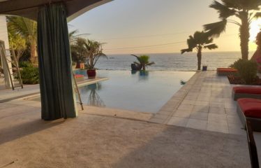 NGAPAROU : Villa pieds dans l’eau 5 chambres avec piscine à vendre