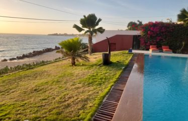 NGAPAROU : Villa pieds dans l’eau 5 chambres avec piscine à vendre