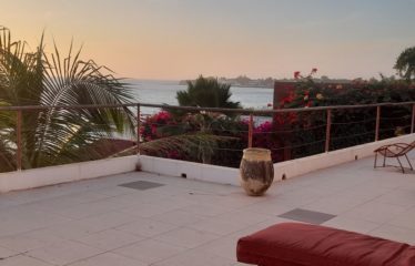 NGAPAROU : Villa pieds dans l’eau 5 chambres avec piscine à vendre