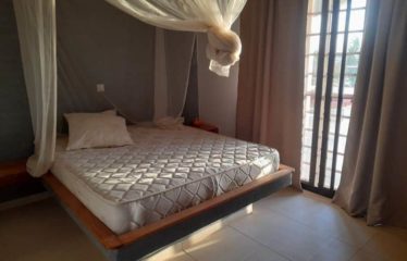 NGAPAROU : Villa pieds dans l’eau 5 chambres avec piscine à vendre