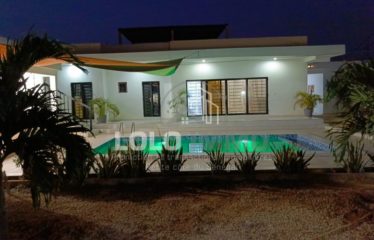 NGAPAROU : Villa 5 chambres avec piscine à louer – location longue durée