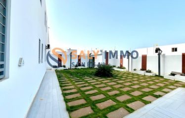 NGAPAROU : Magnifique villa R+1 à vendre à Ngaparou