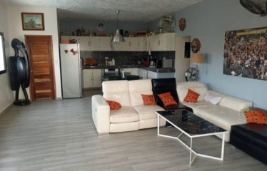 NGAPAROU : Agréable villa avec piscine dans un quartier résidentiel à vendre