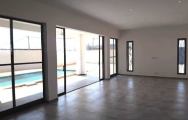 NGAPAROU : 2 belles villas à louer avec piscine dans un quartier residentiel