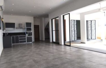 NGAPAROU : 2 belles villas à louer avec piscine dans un quartier residentiel