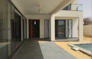 NGAPAROU : 2 belles villas à louer avec piscine dans un quartier residentiel