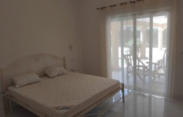 NGUERIGNE : Villa spacieuse et lumineuse avec belle piscine en résidence à louer