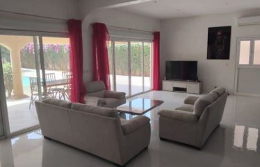NGUERIGNE : Villa spacieuse et lumineuse avec belle piscine en résidence à louer