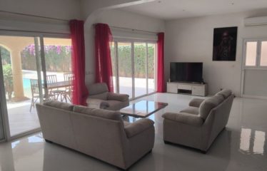 NGUERIGNE : Villa spacieuse et lumineuse avec belle piscine en résidence à louer