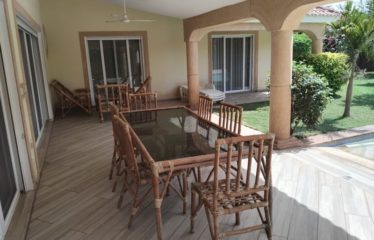 NGUERIGNE : Villa spacieuse et lumineuse avec belle piscine en résidence à louer