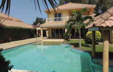 NGUERIGNE : Villa spacieuse et lumineuse avec belle piscine en résidence à louer