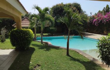 NGUERIGNE : Villa spacieuse et lumineuse avec belle piscine en résidence à louer