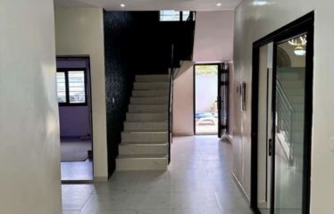 NGAPAROU : Villa R+2  avec piscine – 4 chambres en Bail à vendre