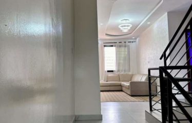 NGAPAROU : Villa R+2  avec piscine – 4 chambres en Bail à vendre