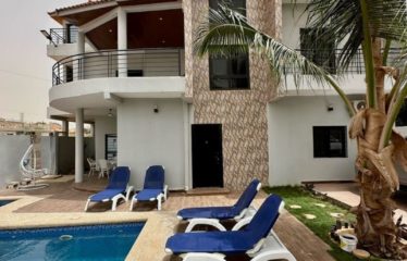 NGAPAROU : Villa R+2  avec piscine – 4 chambres en Bail à vendre