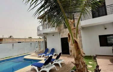 NGAPAROU : Villa R+2  avec piscine – 4 chambres en Bail à vendre