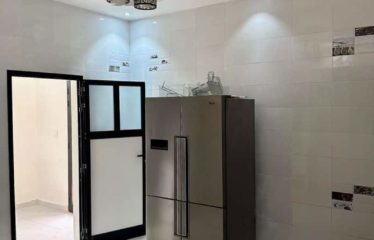NGAPAROU : Villa r+2 avec piscine – 4 chambres et son salon marocain à louer