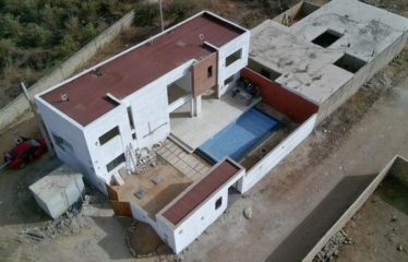NGAPAROU : Villa R+1 contemporaine neuve 3 chambres avec piscine à vendre