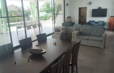 SALY : Villa haut standing meublée à louer derrière Saly center