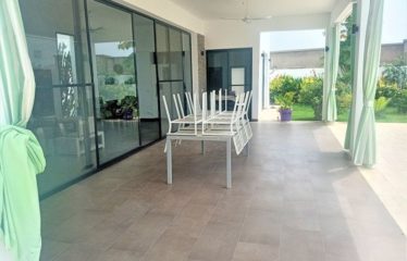 SALY : Villa haut standing meublée à louer derrière Saly center