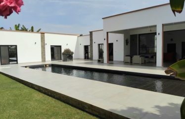 SALY : Villa haut standing meublée à louer derrière Saly center