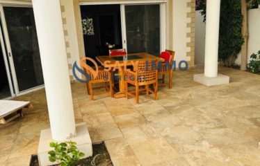 SALY : Villa pied dans l’eau à vendre 450 m2 habitables superficie de 1362 m2