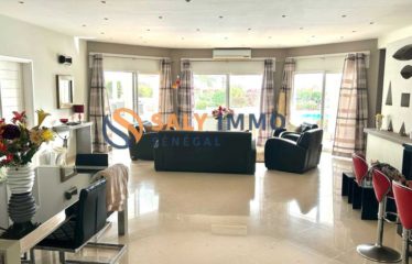 SALY : Villa pied dans l’eau à vendre 450 m2 habitables superficie de 1362 m2