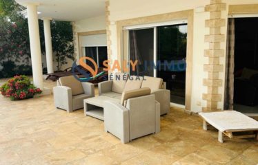 SALY : Villa pied dans l’eau à vendre 450 m2 habitables superficie de 1362 m2