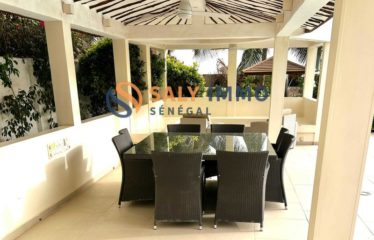 SALY : Villa pied dans l’eau à vendre 450 m2 habitables superficie de 1362 m2