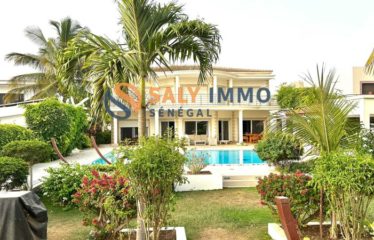 SALY : Villa pied dans l’eau à vendre 450 m2 habitables superficie de 1362 m2